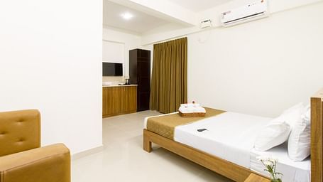 Premium Queen Room with Kitchenette The Sanctum Suites in Whitefield 3