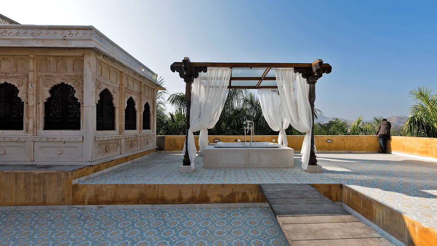 gogunda-palace-rooms-raj-tilak-suite-30