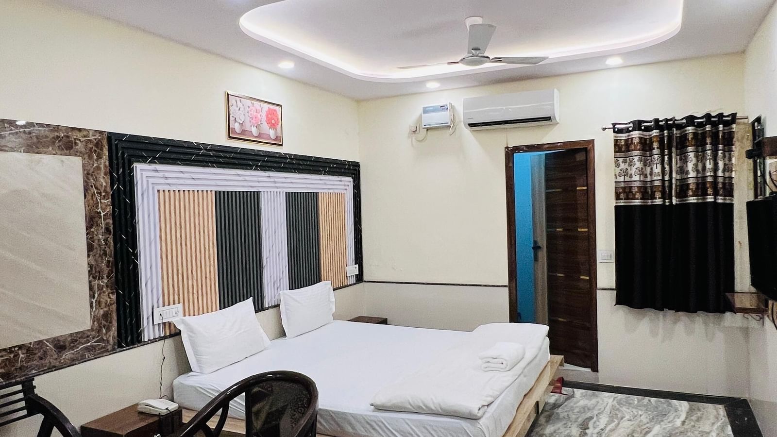 A cozy family room with a bed and a seating area, offering a relaxing and inviting atmosphere. | Family Room | Hotel City Palace DX