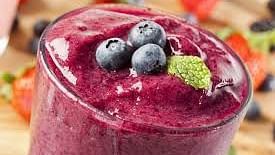 glass of blueberry smoothie