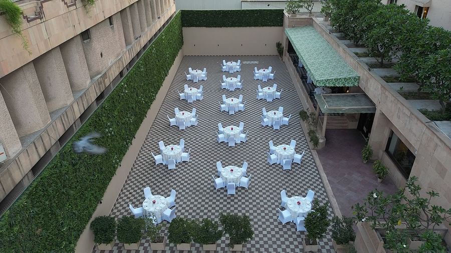 V Courtyard Open to Sky