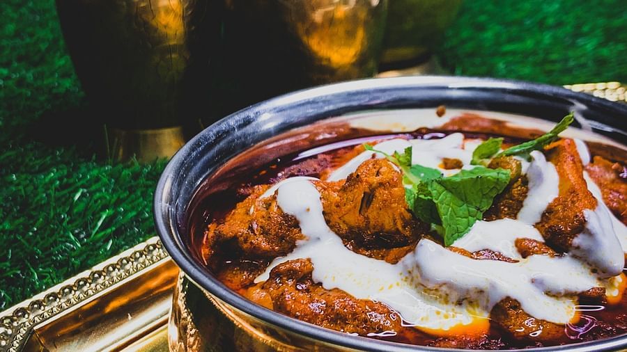 Chicken Ananrdana served in copper utensil