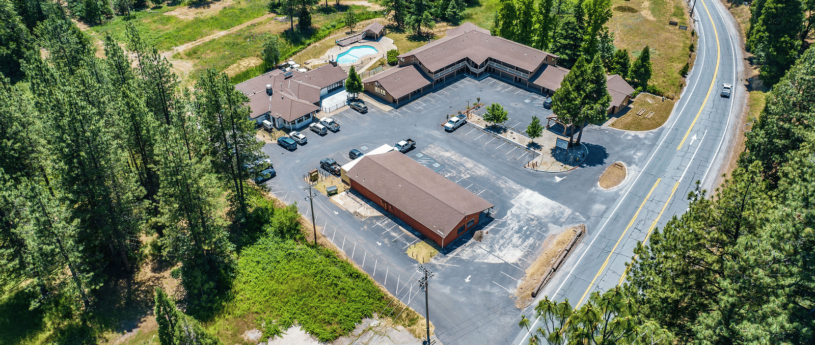 Aerial view of Amador Hotel surrounded by a forest.