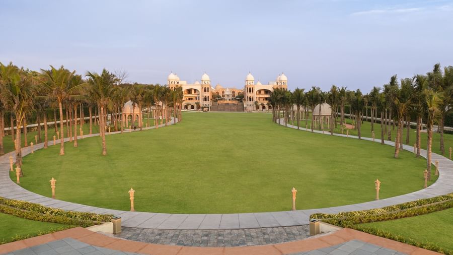 An oval-shaped outdoor lawn in Mahabalipuram surrounded by lights and lush greenery – Kaldan Samudra Palace, Mahabalipuram, one of the Best Marriage Lawns in ECR