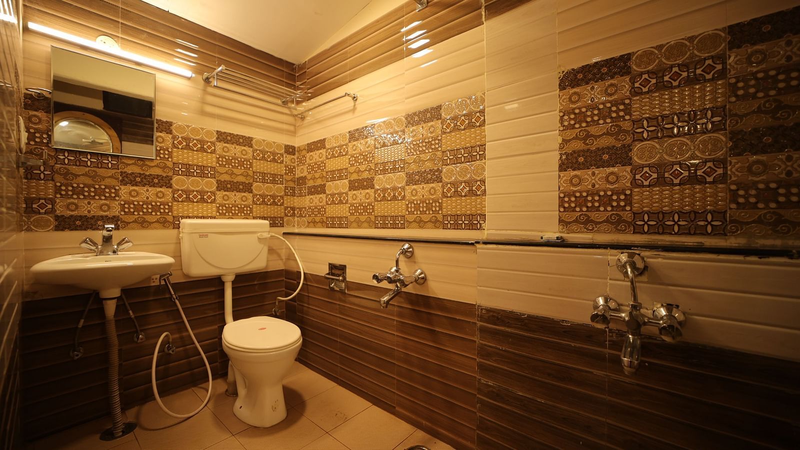 suite both