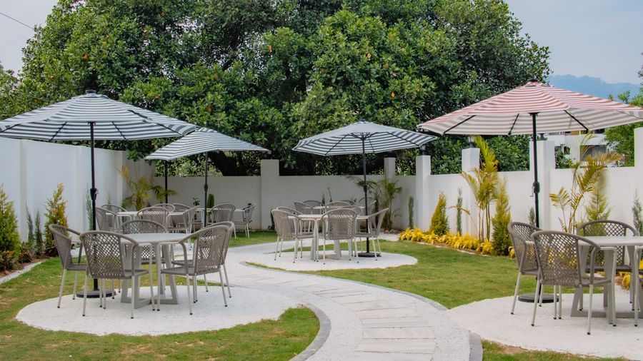 Garden of the Best Hotel of Dehradun : manor house hotels