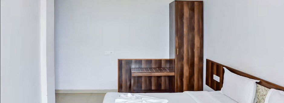 A  spacious room with a bed and wardrobe at La Vida Studio Inn Goa.