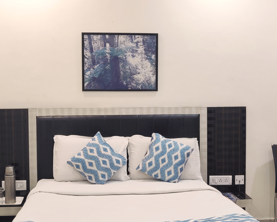 Homely ambiance of Classic Single room, affordable stay near Egmore railway station