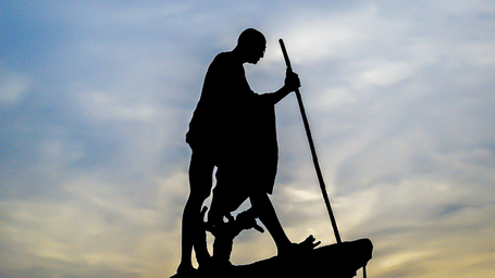 An overview of Mahatma Gandhi's statue in Marina Beach with different hues in the sky in the background.