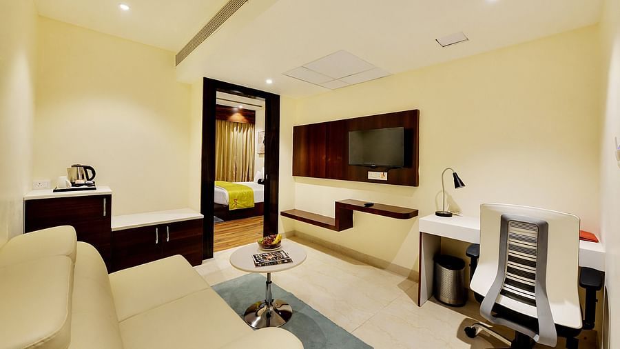 SUITE ROOM LIVING ROOM