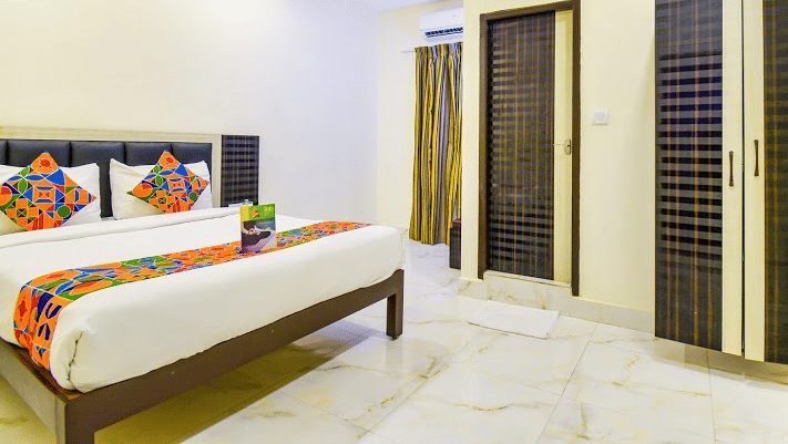 Comfortable double bed in Classic Single, budget accommodation in Chennai