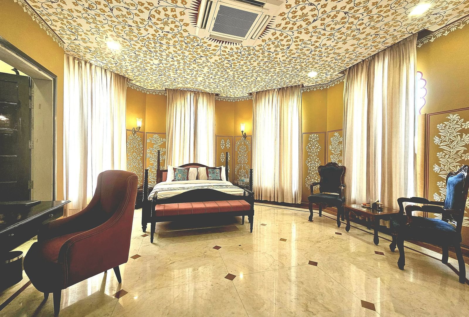 MEERA SUITE BEDROOM 1 (1)