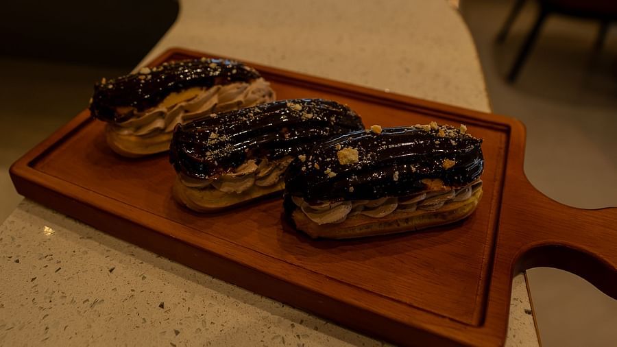 Plate with a bun filled with creamy chocolate