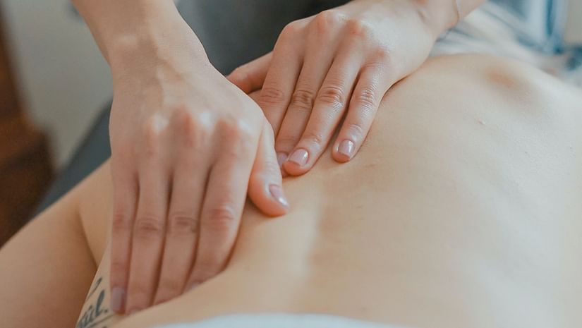 The Birchwood Retreat - view of a person getting a back massage
