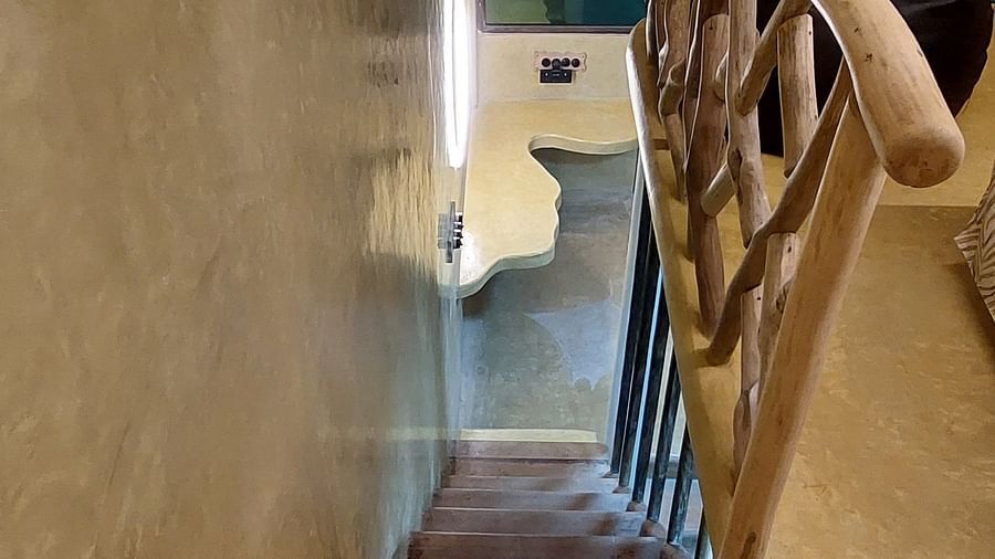 Manta Stairs - with brown walls and stairs with wooden railings.
