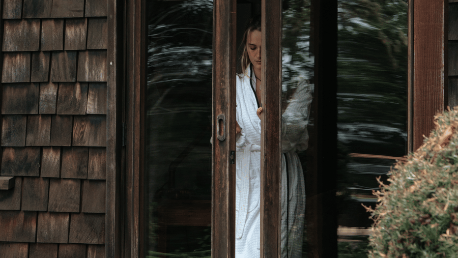 15-brewery-gulch-inn-guest-in-robe-stepping-onto-private-deck