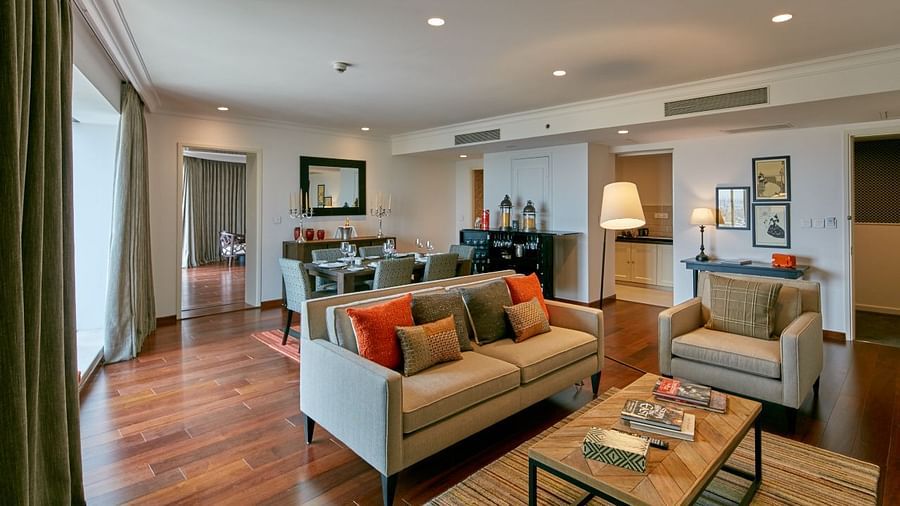 seating area at the service hotel room in whitefield at The Waverly
