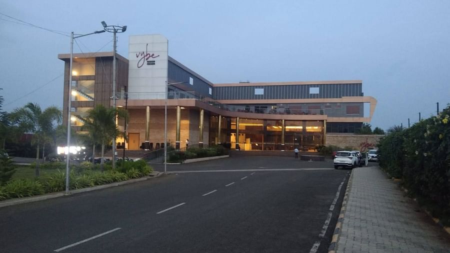 Faraway view of the facade of Mastiff Select, Bidar