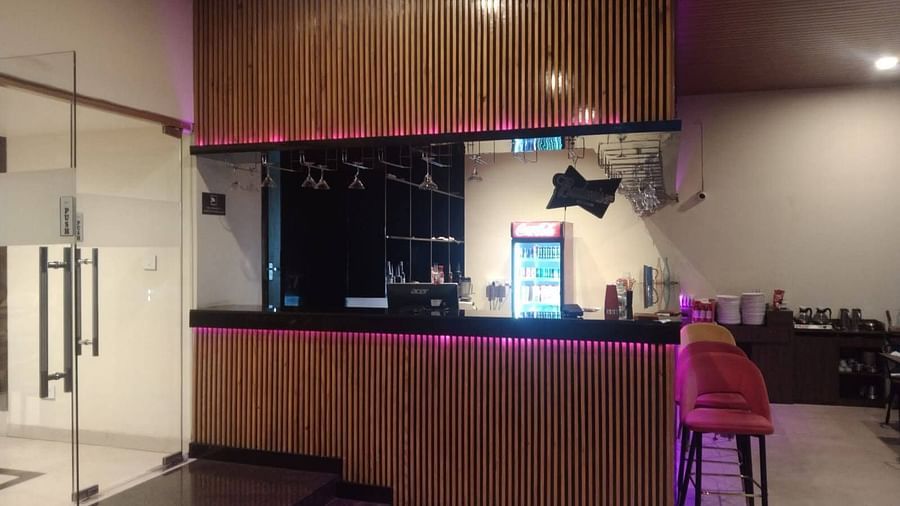 Overview of the Bar Counter with bar stools next to it - Mastiff Select, Bidar