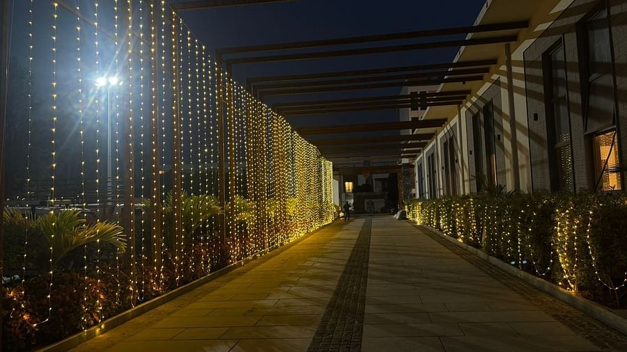 Pathway Decorated with Warm Lights and a Modern Canopy Structure - VRR Astoria Hotel and Conventional Centre
