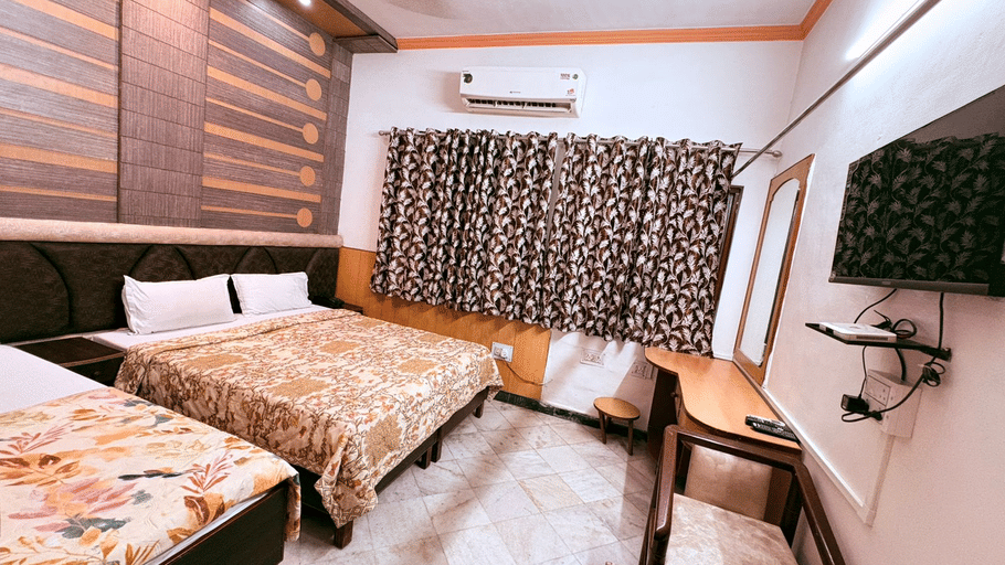 Triple Bed room