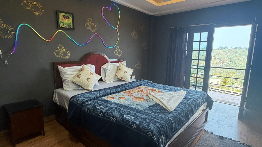 09 SUITE ROOM BED