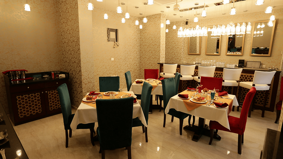 dining at the comfort inn sapphire, jaipur