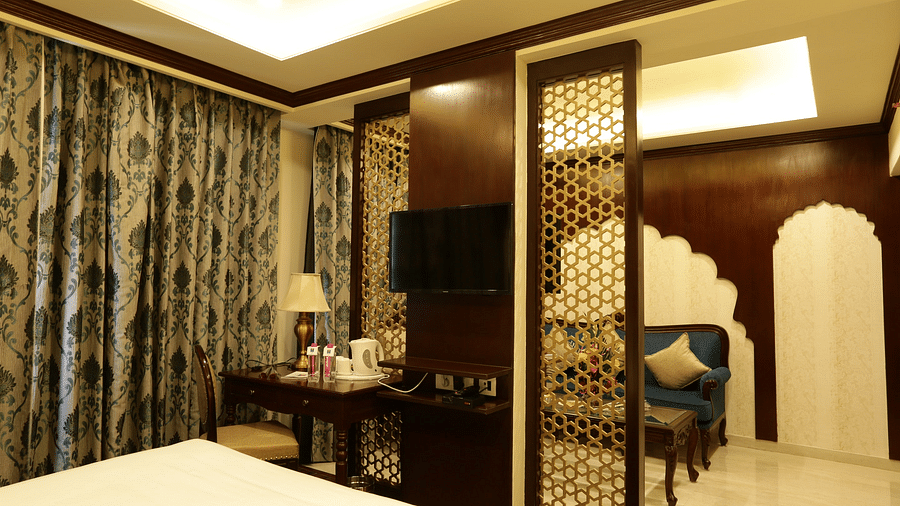 suite room at comfort inn sapphire, jaipur