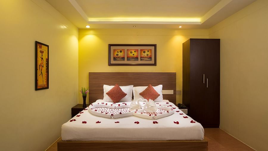 Avocado room with a double bed
