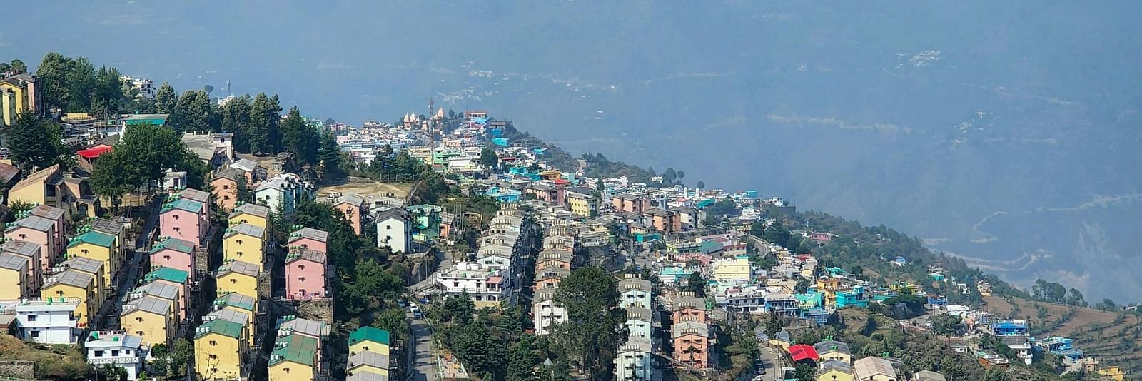 a landscape in Tehri with well arranged complexes with mountain ranges in the background