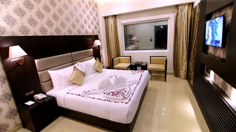Deluxe Room features lush bedding and aesthetic walls 2 - Udman Hotel Haridwar