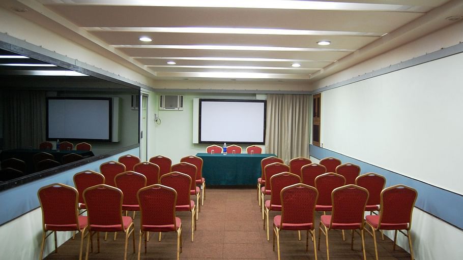Hotel Raviraj, Pune Pune baithak1 hotel raviraj pune