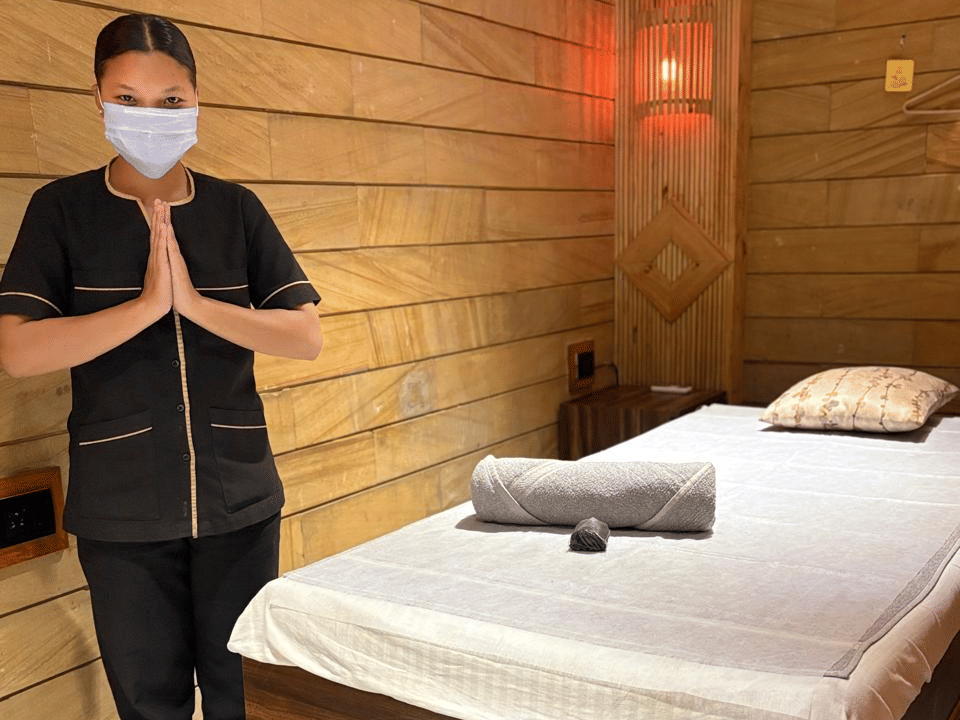 Skyline by Miraya, SKYN Spa, Therapist greeting a guest