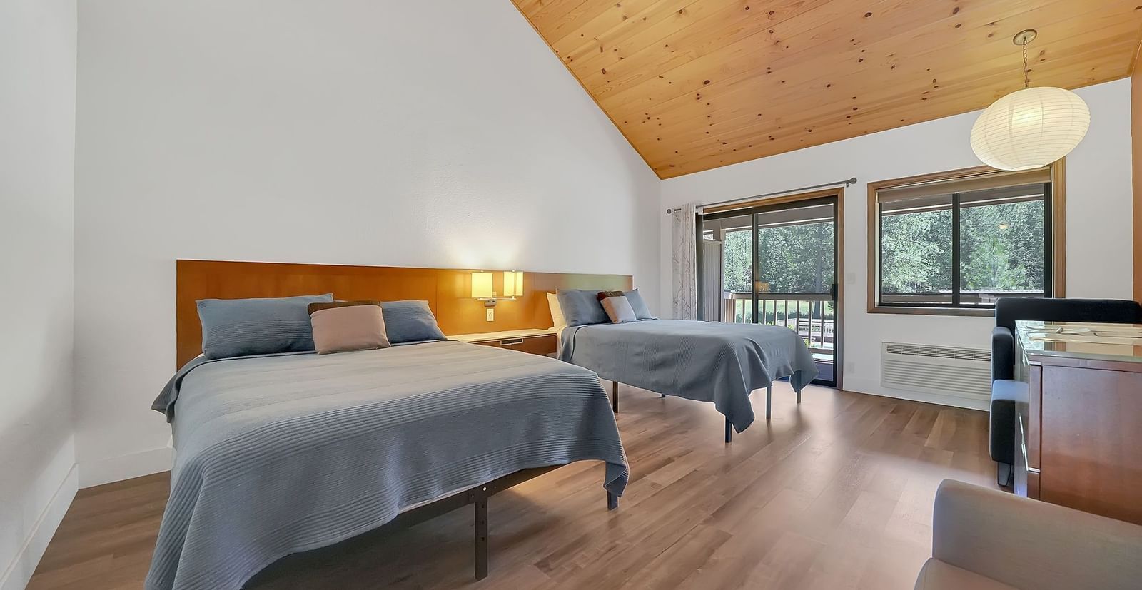 A view of a room at Amador Hotel with twin beds.