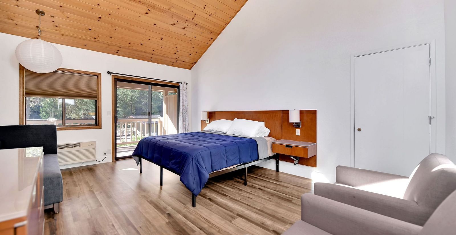 A view of a room at Amador Hotel with a double bed and sofa seating.
