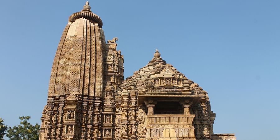 An ancient temple in Khajuraho 0