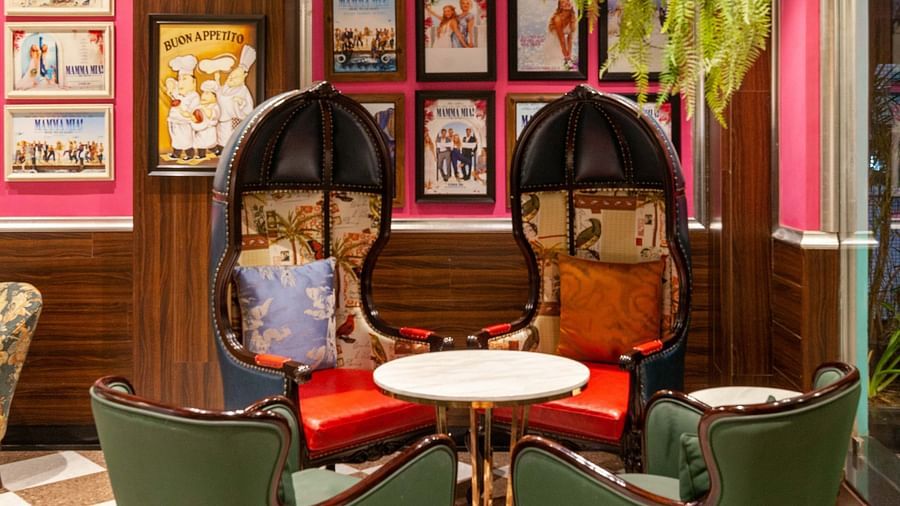 indoor dining seating space - Mayfair Lake Resort, Raipur  11