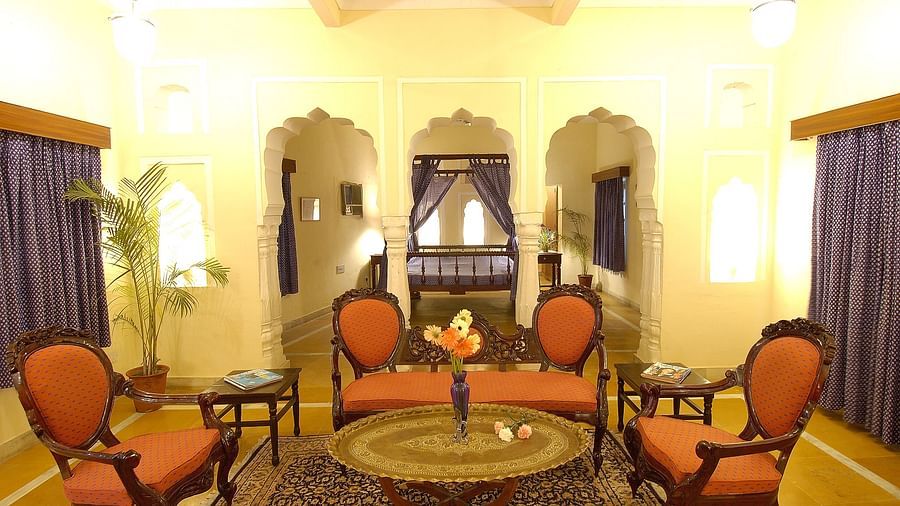 a room with chairs for sitting and a table - Hotel Castle Mandawa, Jhunjunu
