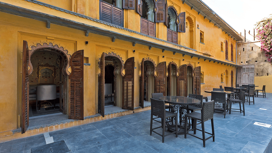 gogunda-palace-dining-bouganvillea-bar-02