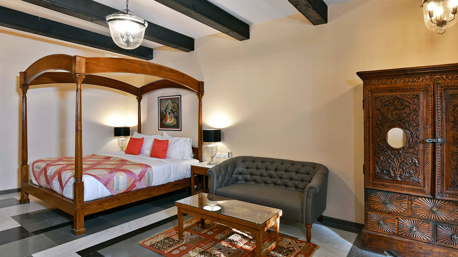 gogunda-palace-rooms-palace-suites-04