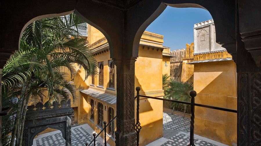 gogunda-palace-rooms-raj-tilak-suite-09