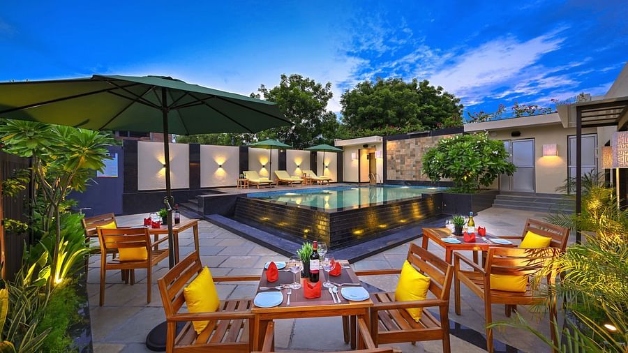 An outdoor dining and swimming area - Royale Sarovar Portico, Agra