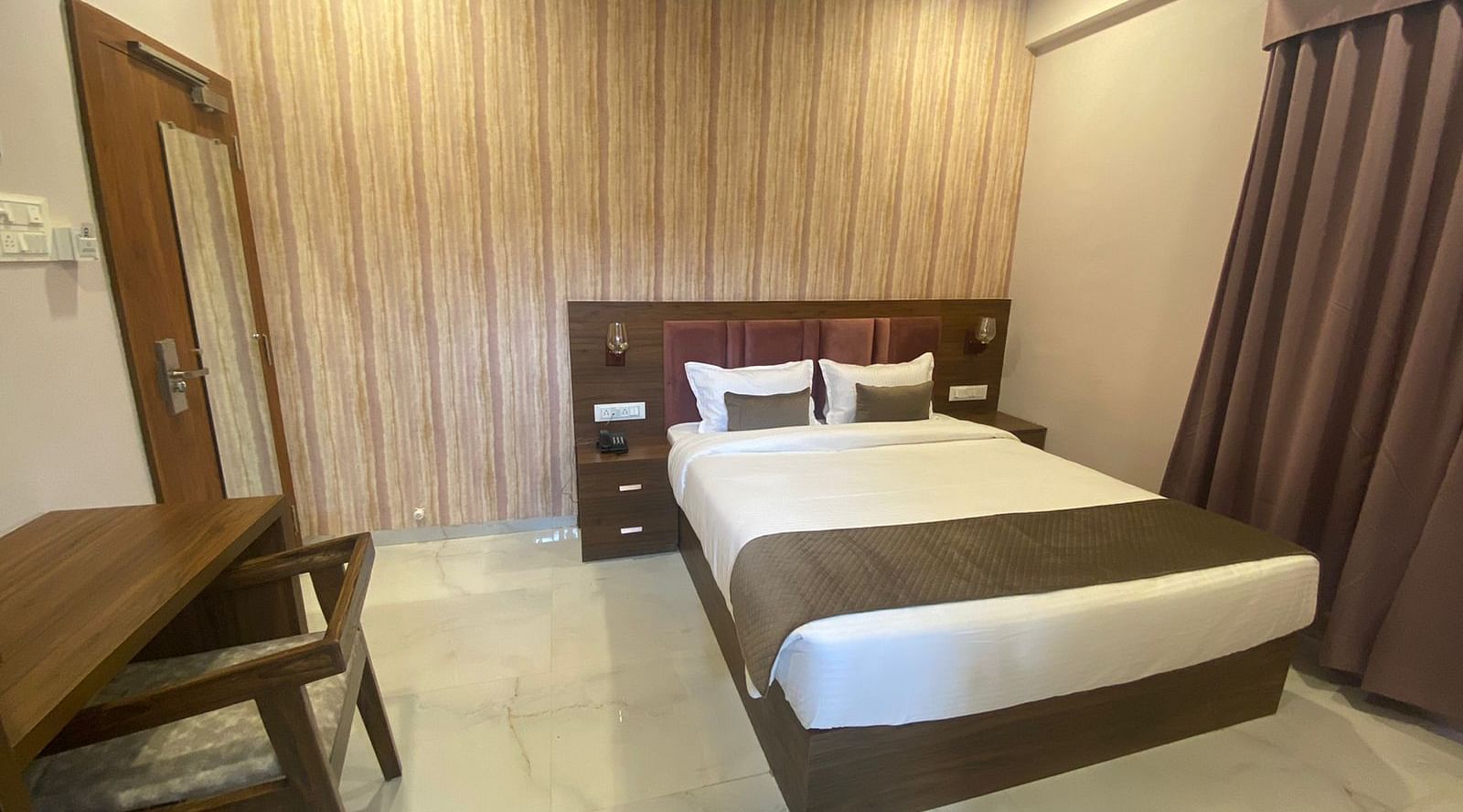 Studio room with comfy bed and a study table at Hotel Mumbai House, Indore