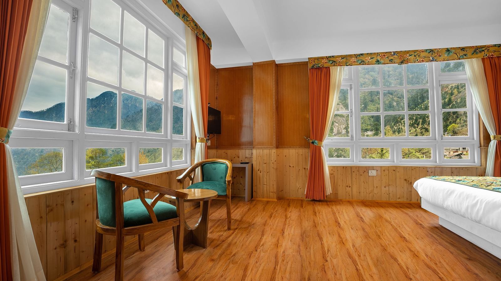 Image of a room with sitting area with wooden flooring at Summit Gangchen Hotel, Lachen
