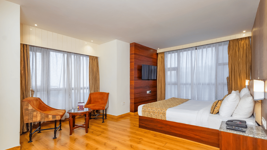 EXECUTIVE (1) (Custom)