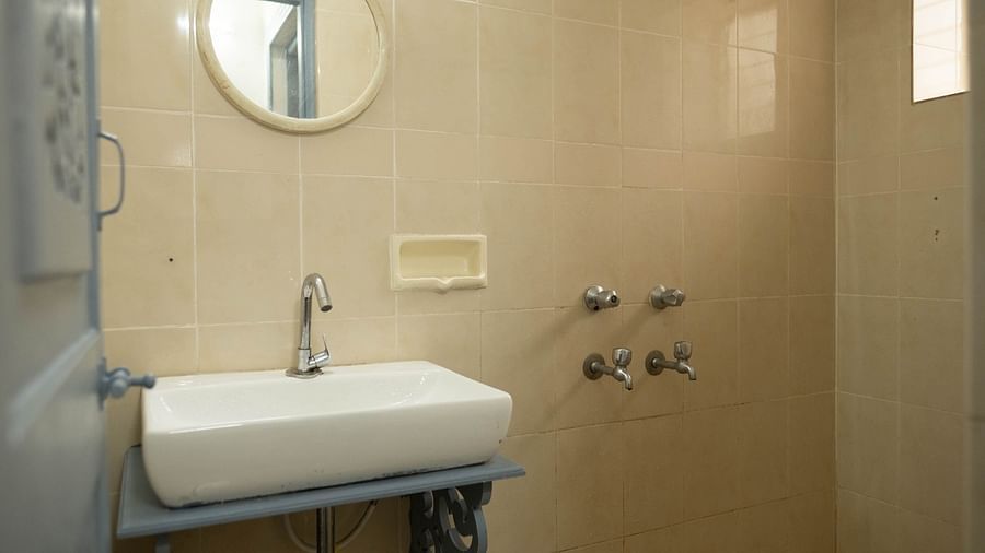 Image of a sink and a mirror mounted above it at the 1 bhk Deluxe Studio Apartment, Vistar Holidays, Goa.