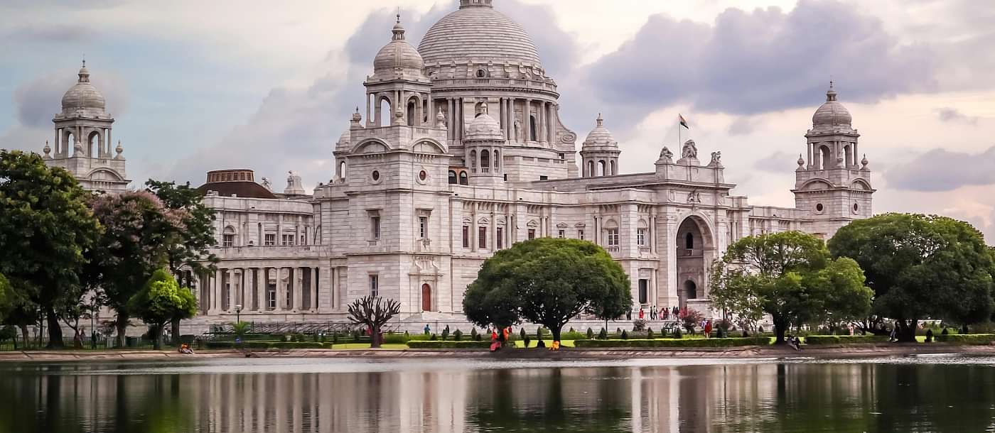 image of the victoria memorial in kolkata