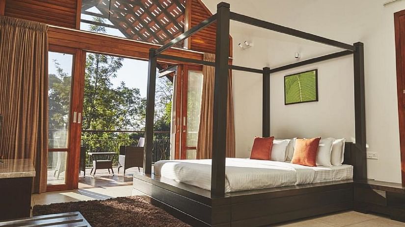 The Birchwood Retreat - view of the bedroom with king-size bed