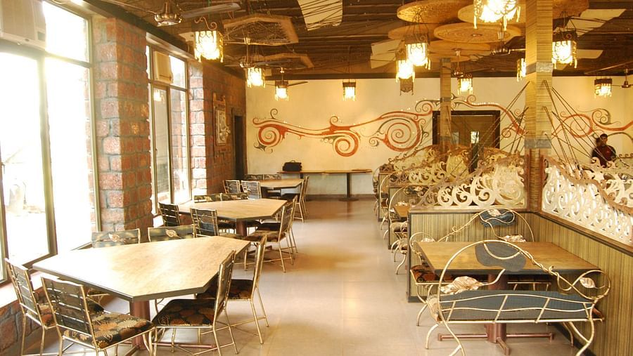 Adamo Matheran - Village - our restaurant during the day