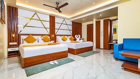 508 Queen Bed Family Room (1)